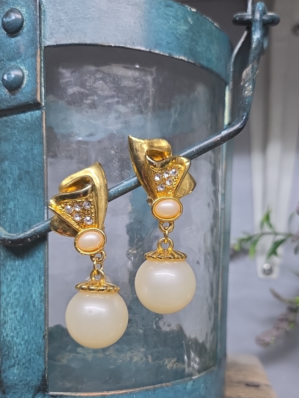 Vintage Gold Tone Faux Pearl Drop Clip-On Earrings Rhinestone